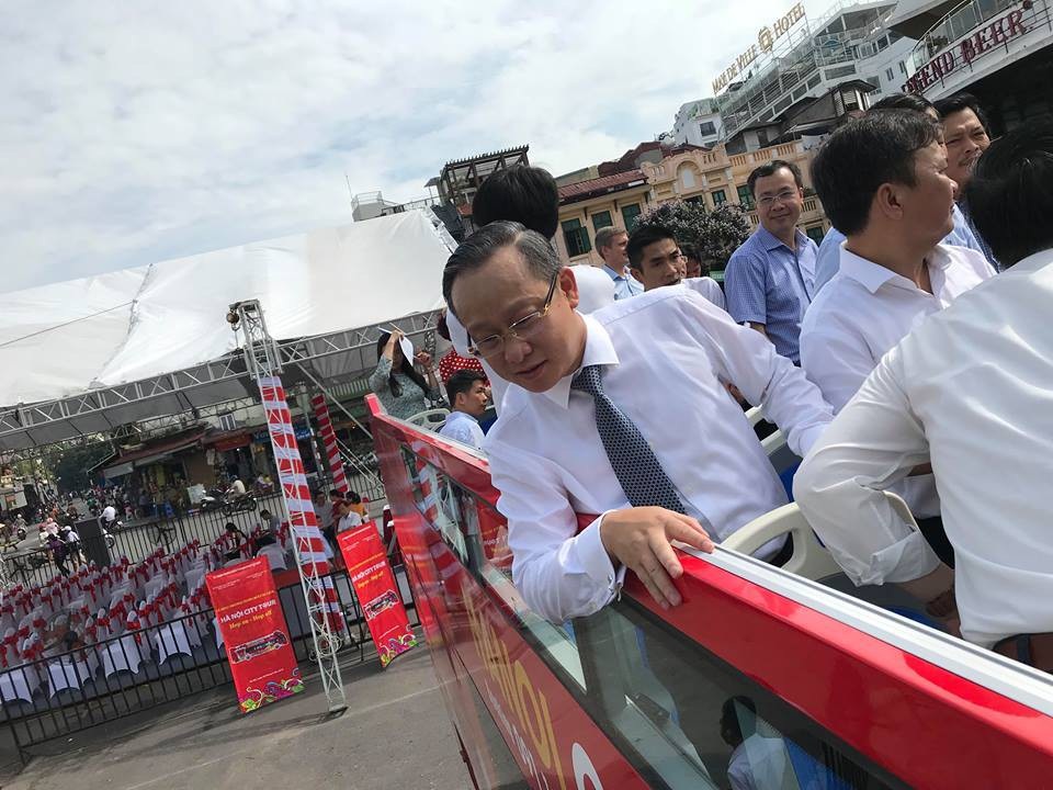 Xe buýt 2 tầng mui trần chính thức chạy quanh phố cổ Hà Nội - 3 Xe buýt 2 tầng mui trần chính thức chạy quanh phố cổ Hà Nội - 3