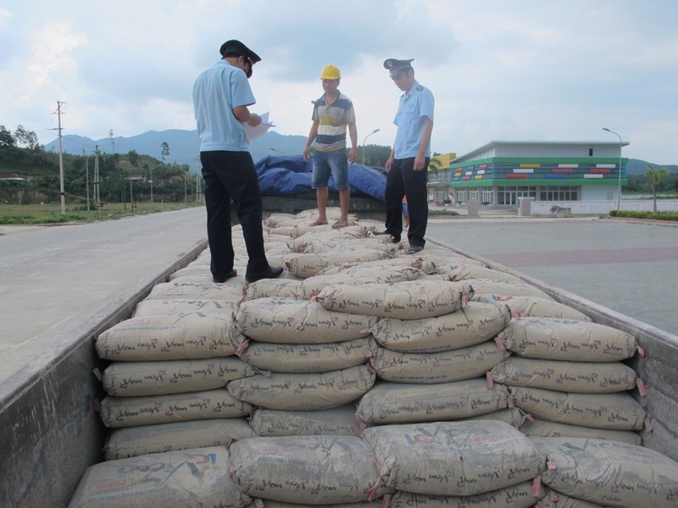 Bộ Tài chính ‘khai tử’ Chi cục Hải quan khu kinh tế cửa khẩu Cầu Treo - 2 Việc trao đổi hàng hóa, dịch vụ giữa KKT cửa khẩu Cầu Treo với nội địa không còn là mối quan hệ xuất, nhập khẩu, nên khối lượng công việc của Chi cục Hải quan KKT cửa khẩu Cầu Treo cũng gần như không còn. Số nhân viên này sau giải thể sẽ được Cục Hải quan Hà Tĩnh điều động đi nơi khác.