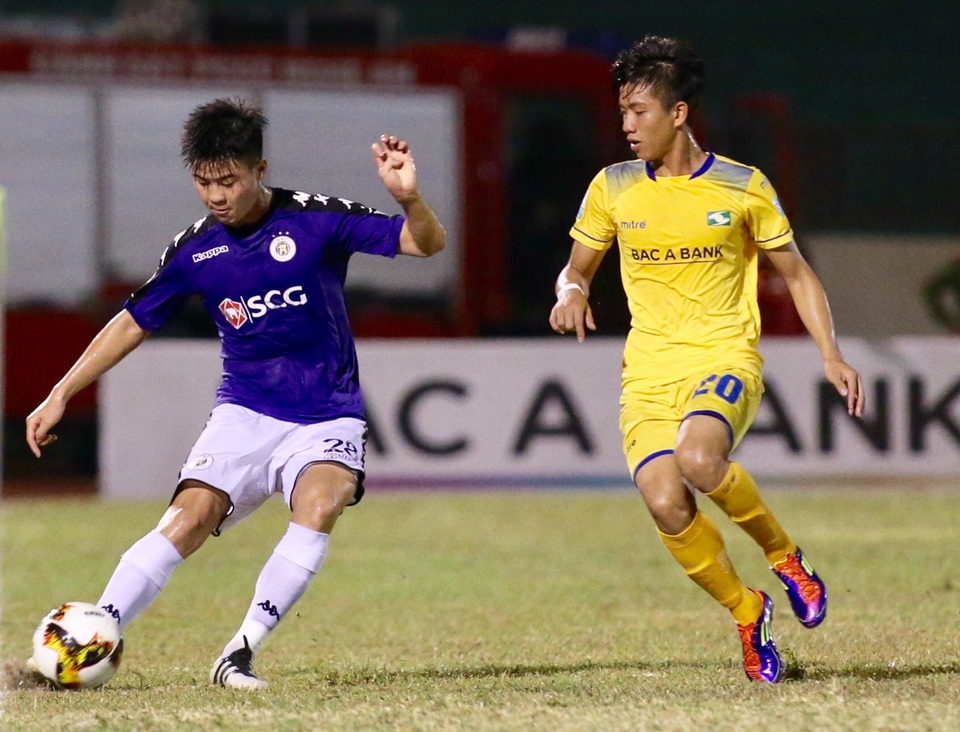 Ngôi sao U23 Việt Nam toả sáng, Hà Nội đánh bại SL Nghệ An - 3
Duy Mạnh thi đấu khá năng nổ - Ảnh: Gia Hưng