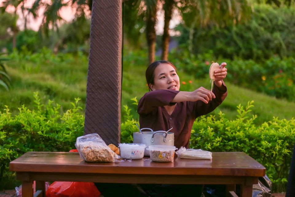 Độc đáo phiên chợ quê chỉ họp vào lúc hoàng hôn ở Ninh Bình - 6 Kẹo kéo - món quà vặt dân dã mà người ta dễ dàng bắt gặp ở các góc chợ quê.