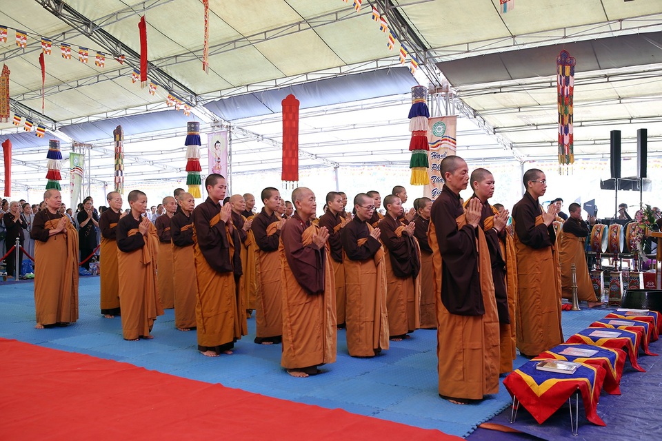 Hàng nghìn Phật tử hành hương về Tây Thiên dự lễ Phật đản - 4