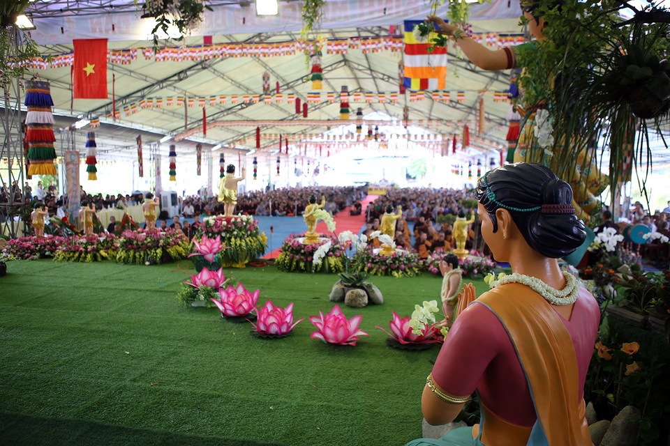 Hàng nghìn Phật tử hành hương về Tây Thiên dự lễ Phật đản - 7