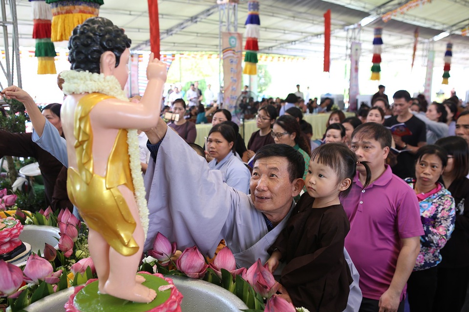 Hàng nghìn Phật tử hành hương về Tây Thiên dự lễ Phật đản - 11