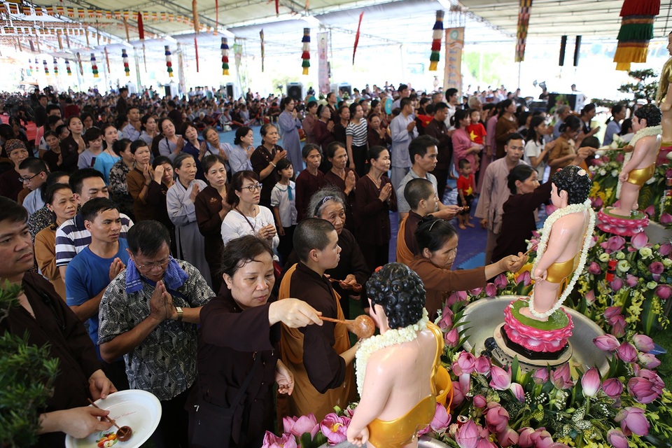 Hàng nghìn Phật tử hành hương về Tây Thiên dự lễ Phật đản - 12
