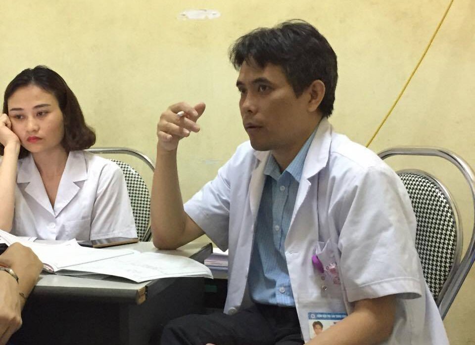 Chuyện xót xa phía sau buồng lấy mẫu tinh trùng - 2 TS.BS Hồ Sỹ Hùng - Phó giám đốc Trung tâm Hỗ trợ sinh sản Quốc gia (Bệnh viện Phụ sản Trung ương).