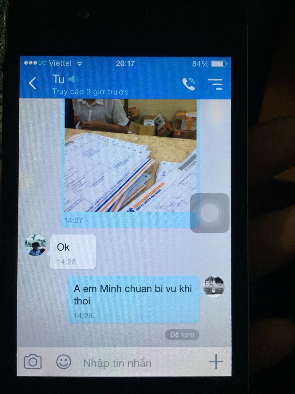 
Tin nhắn được cho là của ông Hoàng Văn Tự trao đổi với đối tượng Trần Quang Tiến (trước khi Tiến vác dao chém ông Lê Văn Chính)
