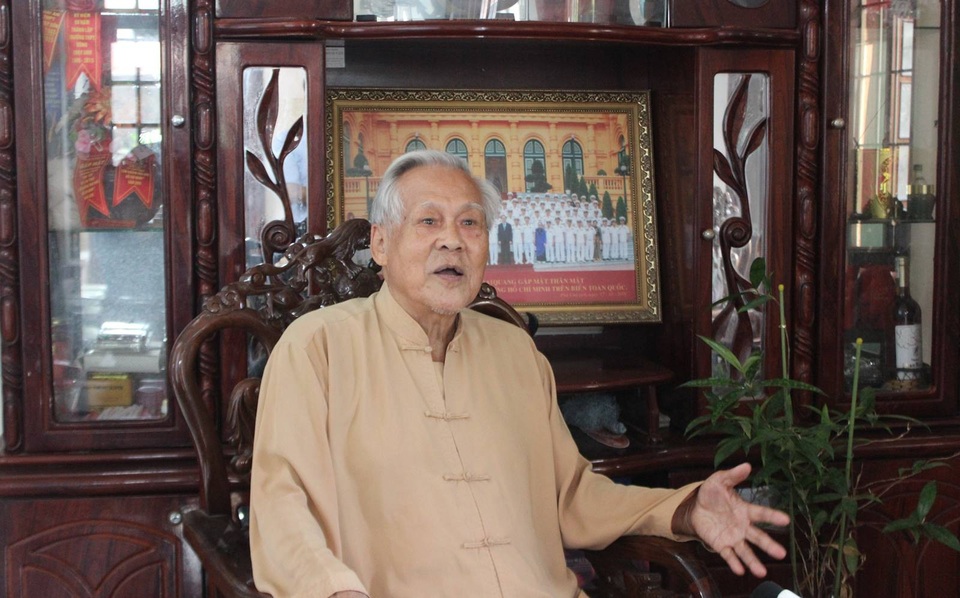 Trung tá Hồ Đắc Thạnh và huyền thoại Tàu không số - 2 Trung tá Hồ Đắc Thạnh hào hứng kể lại 3 lần mình điều khiển tàu không số chở vũ khí đạn dược cập bến Vũng Rô