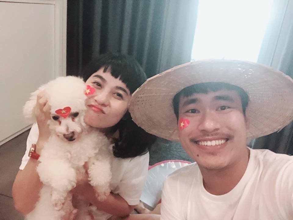 Chốn đi về bình yên của Cát Phượng và chồng trẻ kém 18 tuổi - 4 Sau nhiều năm bên nhau, cặp đôi cũng vất vả dành dụm tậu được một căn nhà chung với mong muốn bé Bom được ổn định học hành. Cát Phượng cũng kể về việc được danh hài Hoài Linh đưa ra lời tiên đoán chính xác chuyện mua nhà của cô. Căn hộ khá gần với chung cư của nghệ sĩ hài Trường Giang.