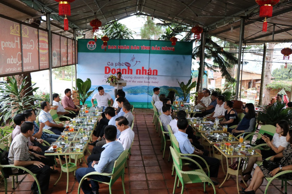 Lãnh đạo tỉnh Đắk Nông sẽ "cà phê với doanh nhân" hàng tuần - 1 Mô hình cà phê doanh nhân lần đầu được triển khai tại Đắk Nông