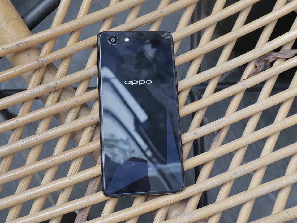 Oppo tung bản rút gọn của F7 tại Việt Nam với giá 6,5 triệu đồng - 2 Oppo tung bản rút gọn của F7 tại Việt Nam với giá 6,5 triệu đồng - 2