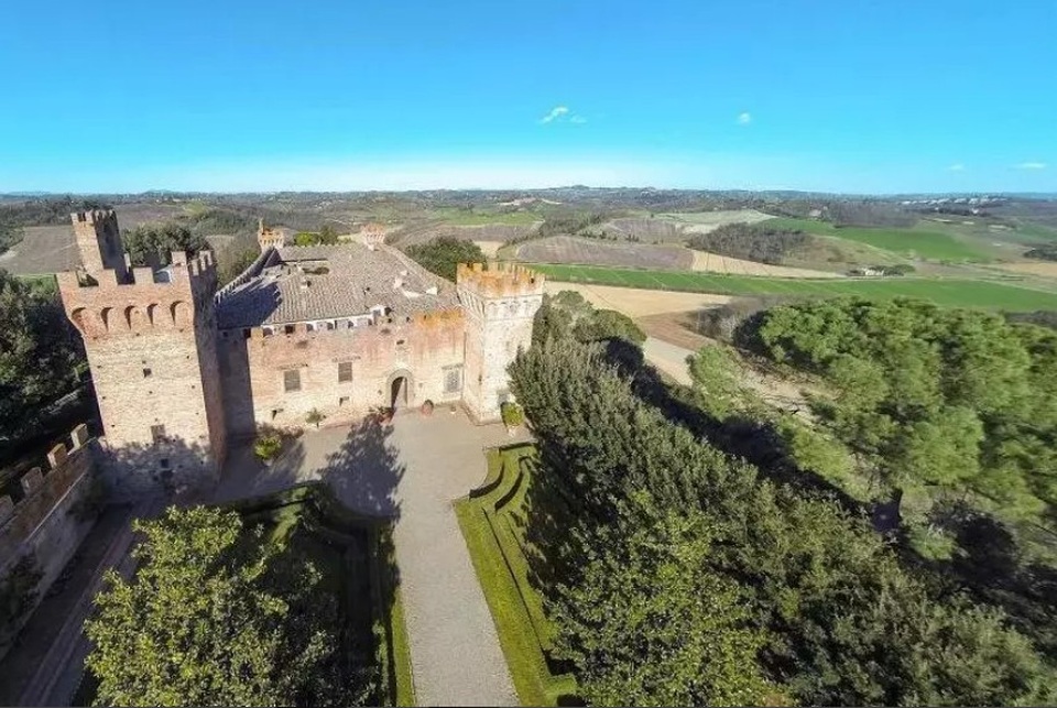 Chiêm ngưỡng tòa lâu đài 600 năm tuổi tuyệt đẹp tại Ý - 9 Chiêm ngưỡng tòa lâu đài 600 năm tuổi tuyệt đẹp tại Ý - 9