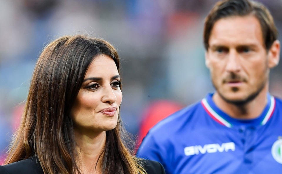 
Penelope Cruz là một trong những ngôi sao người Tây Ban Nha thành công nhất tại Hollywood. Cô bắt đầu gia nhập làng giải trí và trở thành diễn viên từ năm 15 tuổi.
