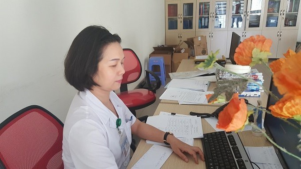 Câu chuyện người xe ôm ở buồng lấy mẫu tinh trùng - 1 Lý giải việc khan hiếm người đến hiến tinh trùng, điều dưỡng Ngô Thị Yến chia sẻ, một phần do tâm lý e dè, lo lắng con ruột của mình lấy nhau gây cận huyết…