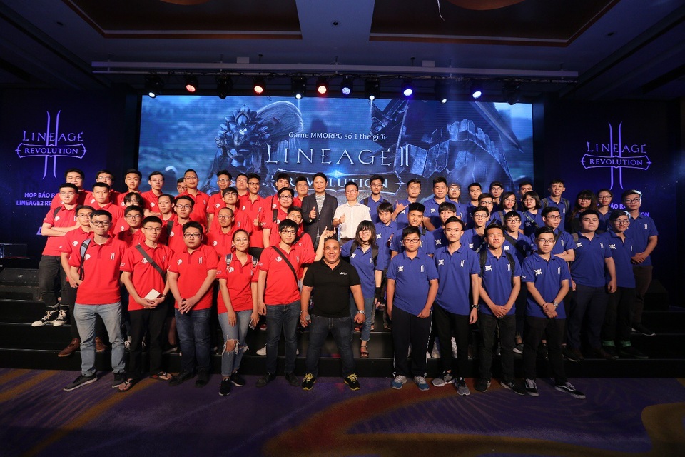 Các hot Streamer Việt tụ hội tại Intercontinental Hà Nội - 11 Quả thật đây là một buổi ra mắt Game Online hoành tráng nhất từ trước đến nay tại Việt Nam. Hứa hẹn đấy sẽ là một siêu phẩm khó có thể bỏ qua. Hãy luôn theo dõi các bài viết và sự kiện của Lineage 2 Revolution để nhận những phần quà cực lớn tiếp theo nhé.