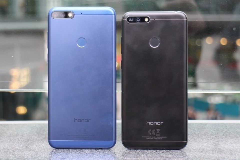 Honor 7C tiếp tục phá vỡ kỷ lục bán hàng đã lập được trước đó - 4 Honor 7C sử dụng bộ vi xử lý Snapdragon 450 1,8 GHz, RAM 3GB và bộ nhớ trong 32GB có khả năng mở rộng lên đến 256 GB. Dung lượng pin 3.000 mAh đủ cho trải nghiệm cơ bản trong một ngày.