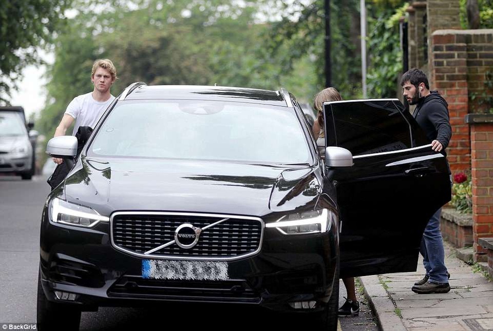 Taylor Swift và bạn trai hò hẹn tại London - 11
Cặp tình nhân trẻ cũng đã ra mắt hai bên gia đình.