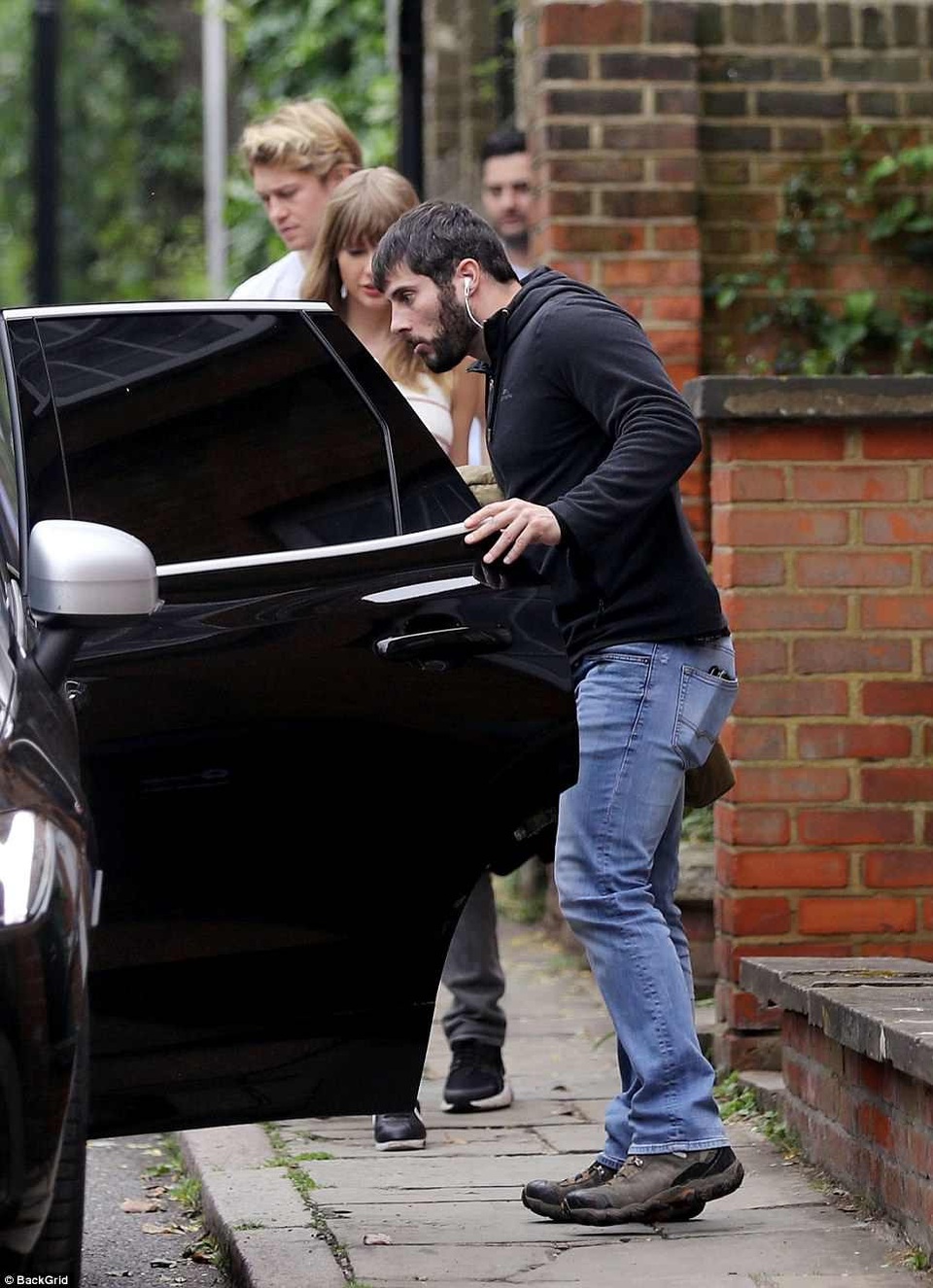 Taylor Swift và bạn trai hò hẹn tại London - 5 Taylor Swift và bạn trai hò hẹn tại London - 5