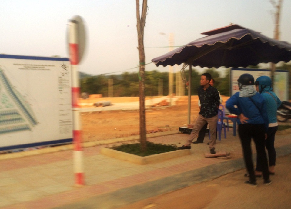 Phú Quốc tạm ngưng chuyển đổi mục đích sử dụng lô đất dưới 500m2 - 2 Trước thực trạng phân lô bán nền diễn ra phức tạp, UBND huyện Phú Quốc tạm ngưng chuyển đối mục đích sử dụng đất đối với các khu phân lô, bán nền có diện tích dưới 500m2
