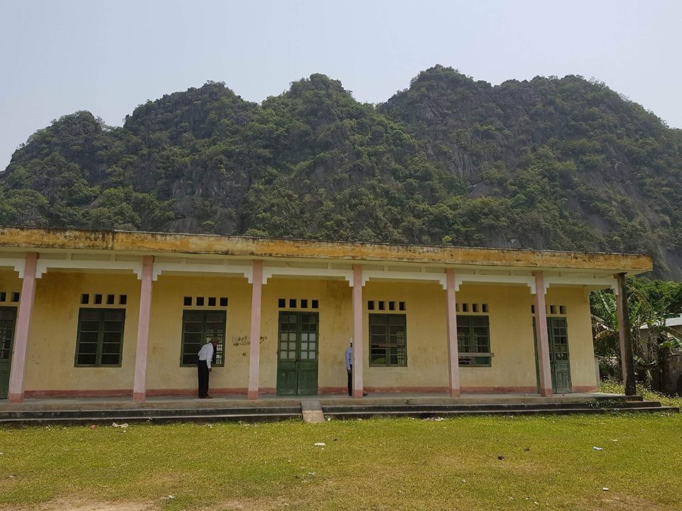 Nhường đất cho dự án, dân hơn chục năm mòn mỏi chờ sổ đỏ nhà tái định cư - 2 Trường học thì bỏ hoang.