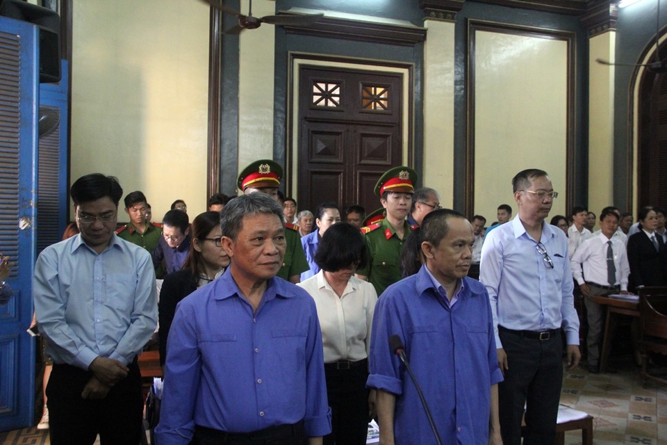 Vụ ngân hàng Đại Tín: Tội cố ý vi phạm hay thiếu trách nhiệm? - 1 Các bị cáo tại toà.