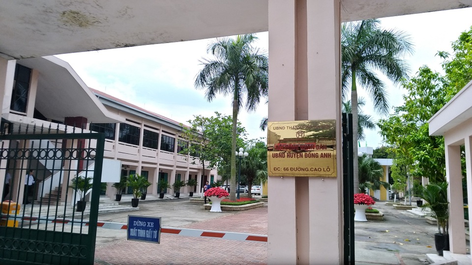 Vụ trường tiểu học Hải Bối: UBND huyện Đông Anh liên tục từ chối làm việc với phóng viên - 1 UBND huyện Đông Anh liên tục khất lần cung cấp văn bản trả lời báo chí và từ chối trao đổi trực tiếp về vụ việc trường tiểu học Hải Bối.