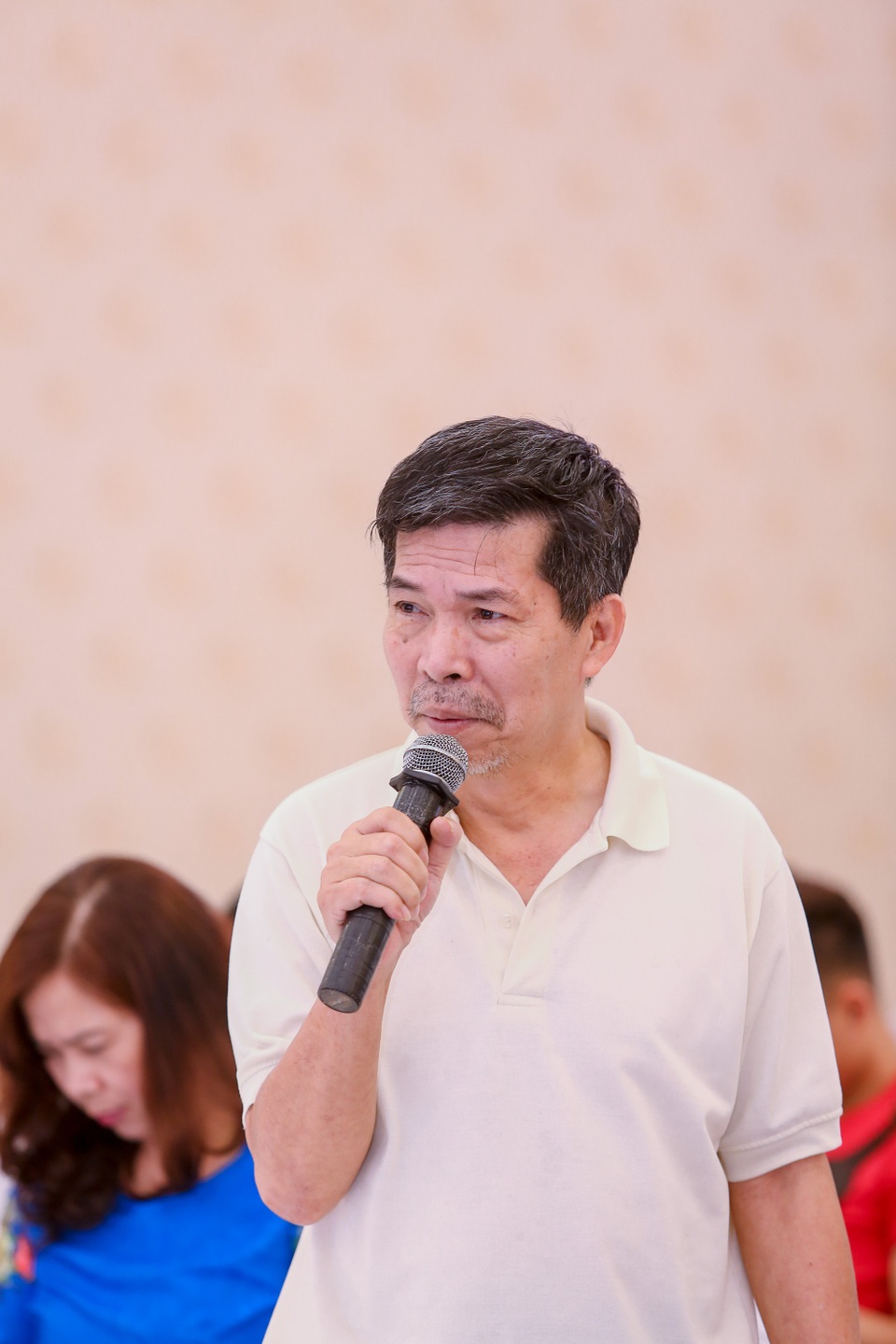 Có hay không chuyện “chạy” huy chương để xin xét danh hiệu? - 1 Nhà biên kịch Lê Quý Hiền chia sẻ về chuyện chạy huy chương tại Liên hoan Kịch nói toàn quốc 2018.