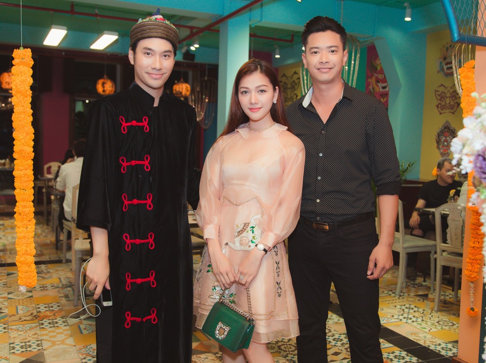 
Hồ Đức Vĩnh cùng hoa hậu Thái Nhiên Phương thanh lịch dự tiệc tại Sài Gòn ngày 2/5 vừa qua
