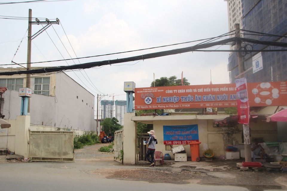 "Điểm danh" hàng chục lô đất công bị bỏ hoang, cho thuê trái phép - 8 Khu nhà xưởng rộng hàng ngàn mét vuông thuộc Tổng công ty Nông nghiệp Sài Gòn cũng bị bỏ hoang