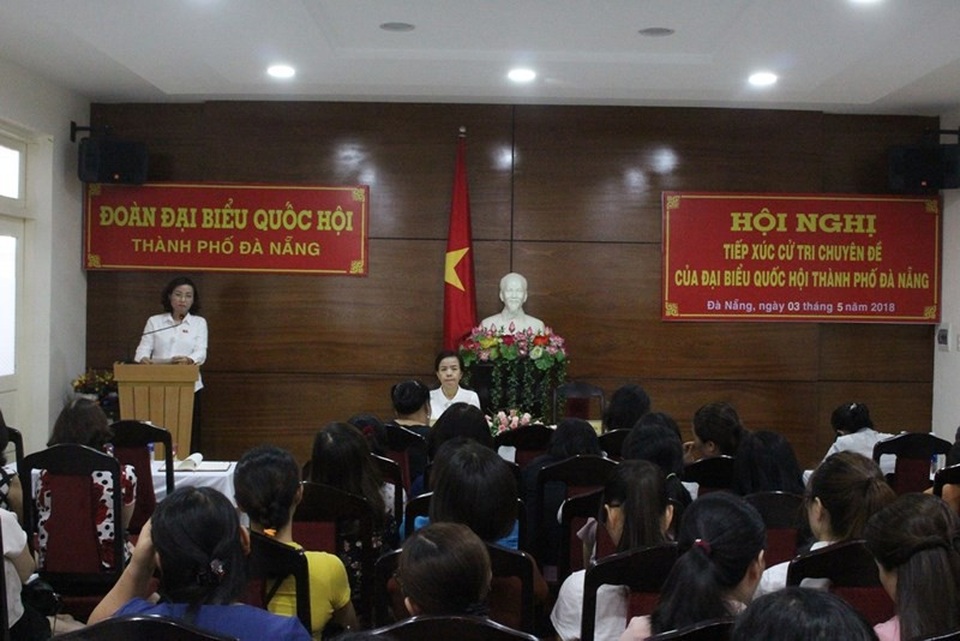 'Nhất bên trọng, nhất bên khinh' giữa giáo viên với thầy thuốc - 2 Giám đốc Sở Y tế TP Đà Nẵng cho biết đã tiếp thu các ý kiến của cử tri và sẽ có ý kiến với Quốc hội để có giải pháp đồng bộ nhằm ngăn chặn tình trạng bạo lực đối với ngành y tế.