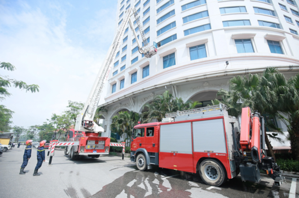 Khách sạn 5 sao tại Hà Nội tổ chức diễn tập phương án chữa cháy năm 2018 - 1 Khách sạn 5 sao tại Hà Nội tổ chức diễn tập phương án chữa cháy năm 2018 - 1