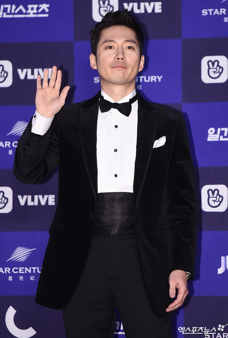 "Chị đẹp" Son Ye Jin quyến rũ bên "phi công trẻ" Jung Hae In - 17
Jang Hyuk