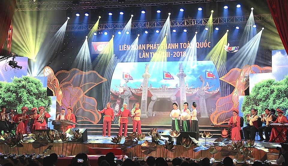 Ấn tượng chương trình nghệ thuật “Về Làng Sen” - 2 Ấn tượng chương trình nghệ thuật “Về Làng Sen” - 2
