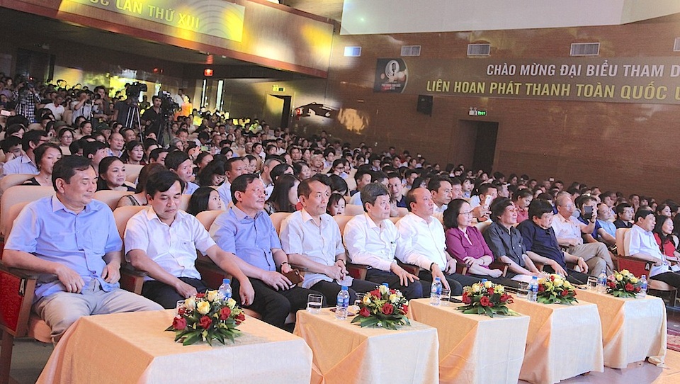 Ấn tượng chương trình nghệ thuật “Về Làng Sen” - 14 Các đại biểu về tham dự chương trình.