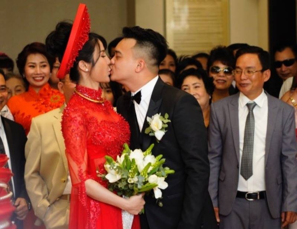 Thiếu gia đích thân lái xe sang 7 tỷ đồng “rước” Diệp Lâm Anh “về dinh” - Ảnh 21. Thiếu gia đích thân lái xe sang 7 tỷ đồng “rước” Diệp Lâm Anh “về dinh” - Ảnh 21.