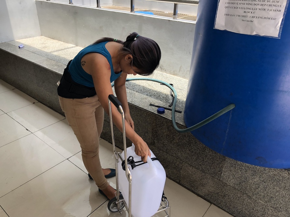 Hàng nghìn cư dân Carina khát khao trở về nhà sau vụ cháy kinh hoàng - 2 Hàng nghìn cư dân Carina khát khao trở về nhà sau vụ cháy kinh hoàng - 2