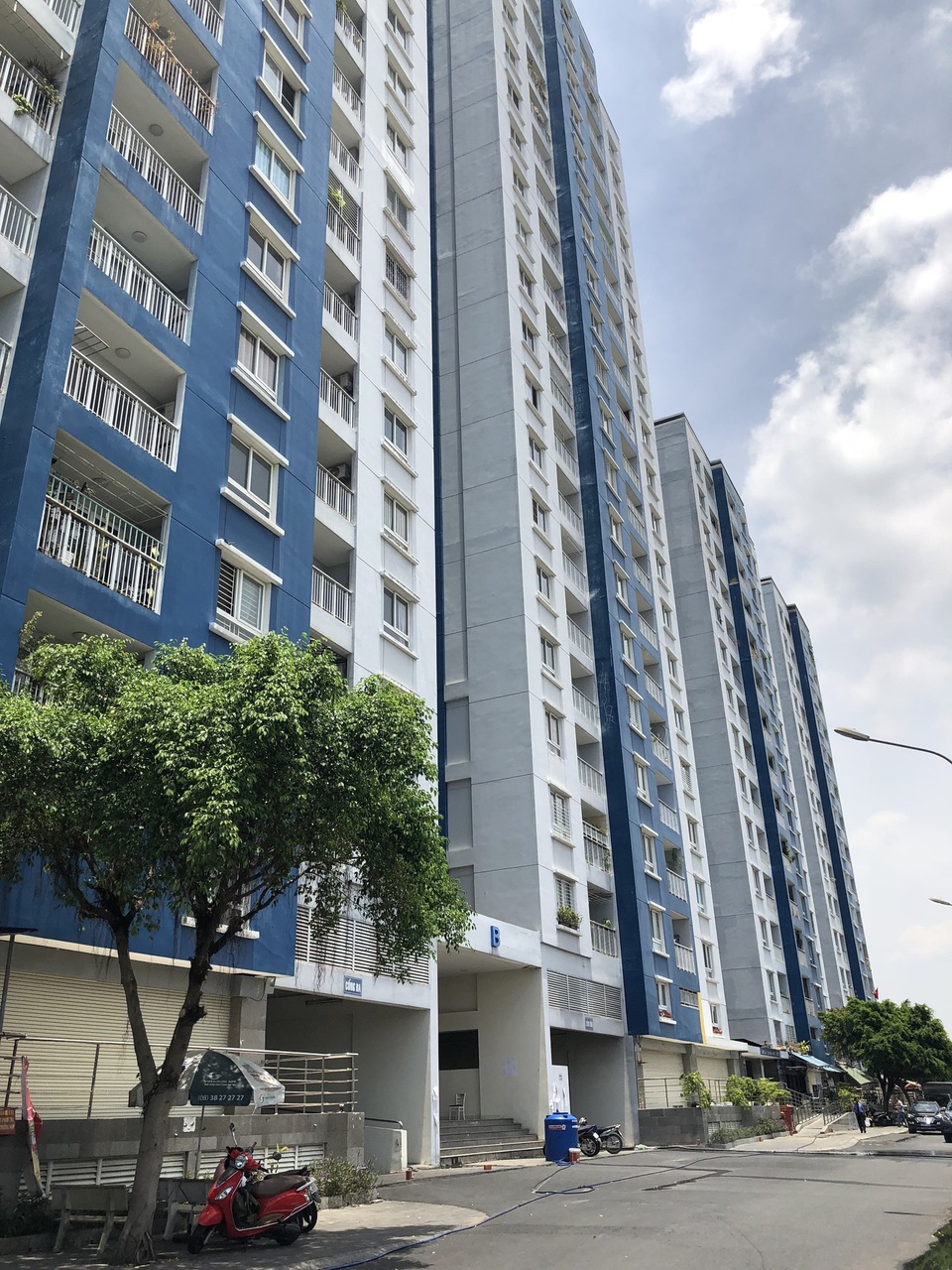 Hàng nghìn cư dân Carina khát khao trở về nhà sau vụ cháy kinh hoàng - 1 Chung cư Carina Plaza sau 40 ngày xảy ra cháy