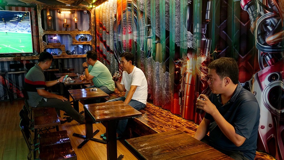 Độc đáo quán cà phê làm từ... xe container ở Sài Gòn - 6 Độc đáo quán cà phê làm từ... xe container ở Sài Gòn - 6