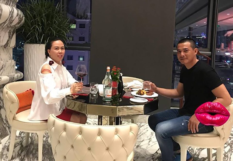 Kỳ Duyên táo bạo với ảnh nude; Đặng Thu Thảo lần đầu xuất hiện sau khi sinh - 14 Quách Ngọc Ngoan và Phượng Chanel hẹn hò lãng mạn nhân ngày nghỉ lễ