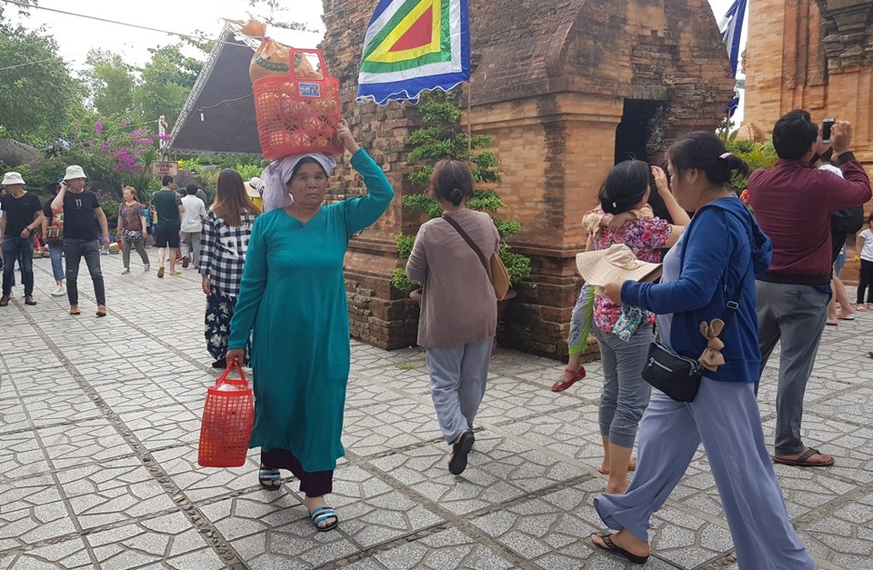 100.000 người háo hức dự lễ hội tháp bà Ponagar ở Nha Trang - 7 100.000 người háo hức dự lễ hội tháp bà Ponagar ở Nha Trang - 7