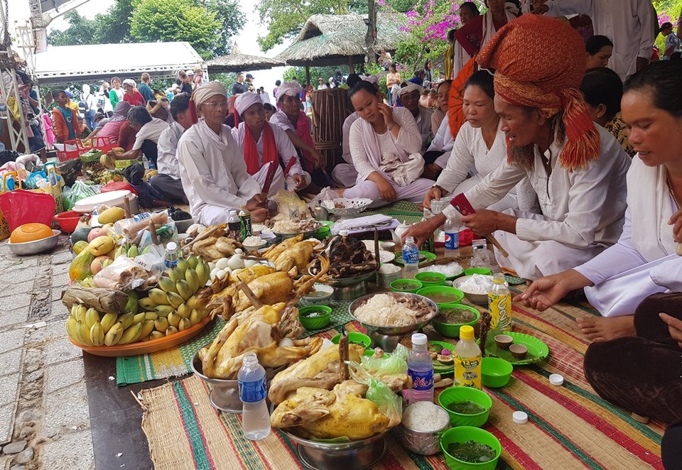100.000 người háo hức dự lễ hội tháp bà Ponagar ở Nha Trang - 8 100.000 người háo hức dự lễ hội tháp bà Ponagar ở Nha Trang - 8