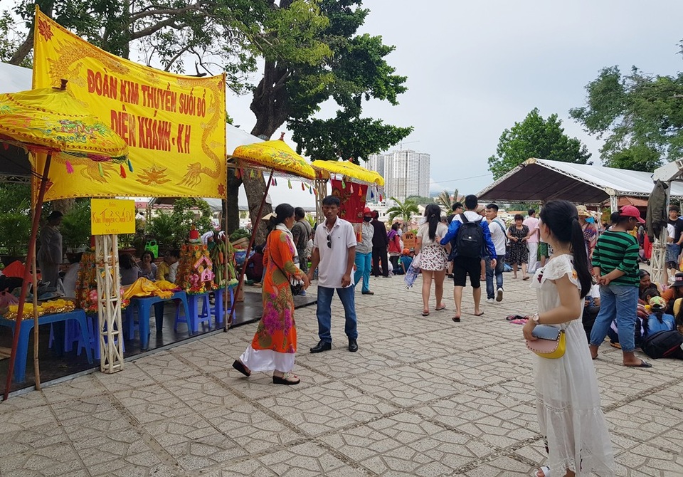 100.000 người háo hức dự lễ hội tháp bà Ponagar ở Nha Trang - 9 100.000 người háo hức dự lễ hội tháp bà Ponagar ở Nha Trang - 9