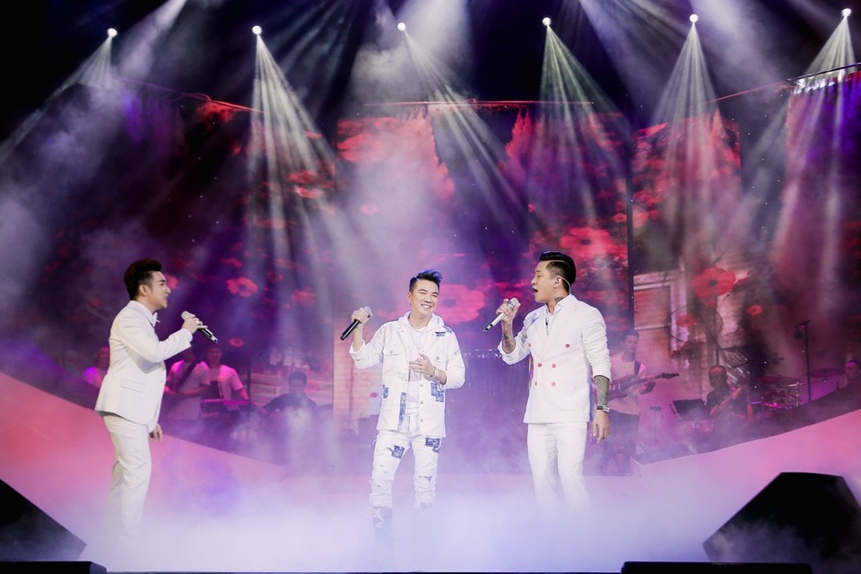 Cuộc hội ngộ thú vị của 3 ca sỹ tên "H" - 1