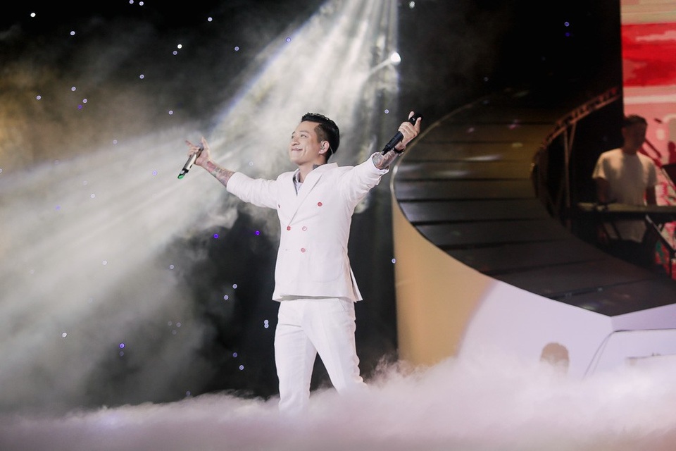 Cuộc hội ngộ thú vị của 3 ca sỹ tên "H" - 3