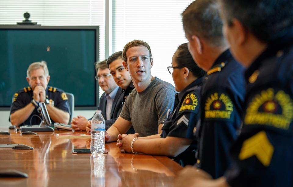 CEO Mark Zuckerberg: Khi "tài năng gặp thời" - 11 2017 là một năm đầy thử thách với cá nhân Mark Zuckerberg và Facebook nói chung.