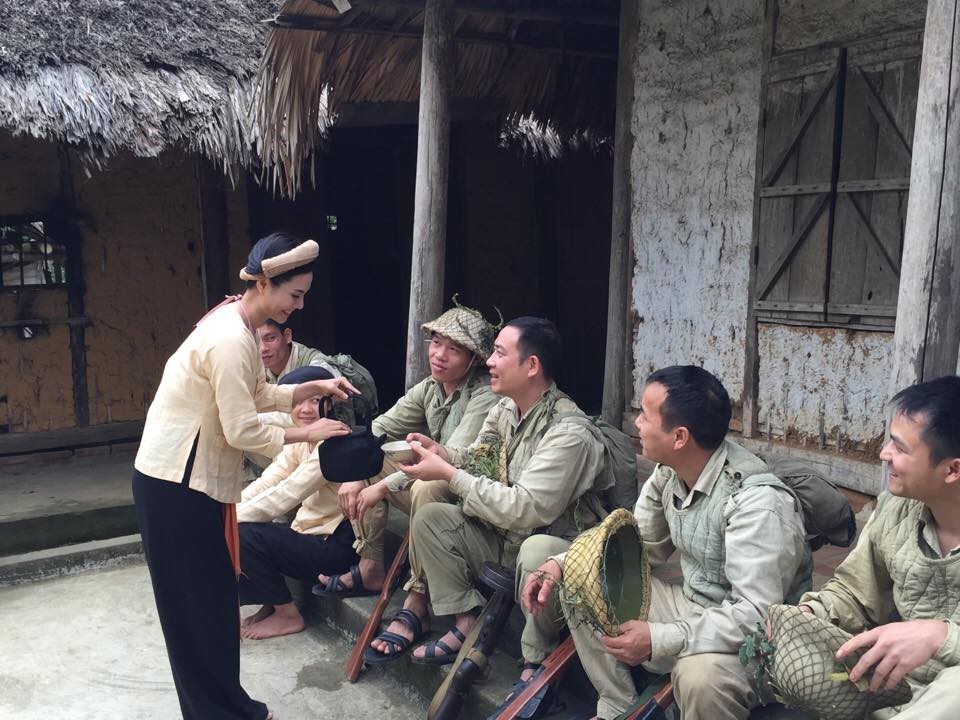 Nhiều chương trình kỷ niệm 64 năm Chiến thắng Điện Biên Phủ - 4 Lương Nguyệt Anh ra mắt MV Bộ đội về làng nhân dịp 64 năm Chiến thắng Điện Biên Phủ.