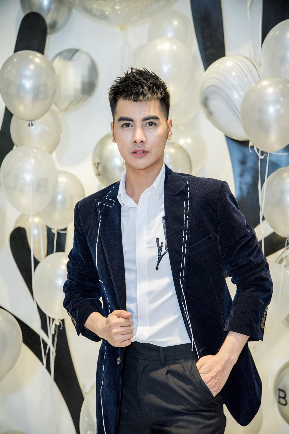Choáng với nhan sắc sau sinh của Hoa hậu cưới đại gia hơn 16 tuổi - 5 Hot boy Hà Thành Cường Bely vui vẻ quy tụ với dàn mỹ nhân thân thiết.
