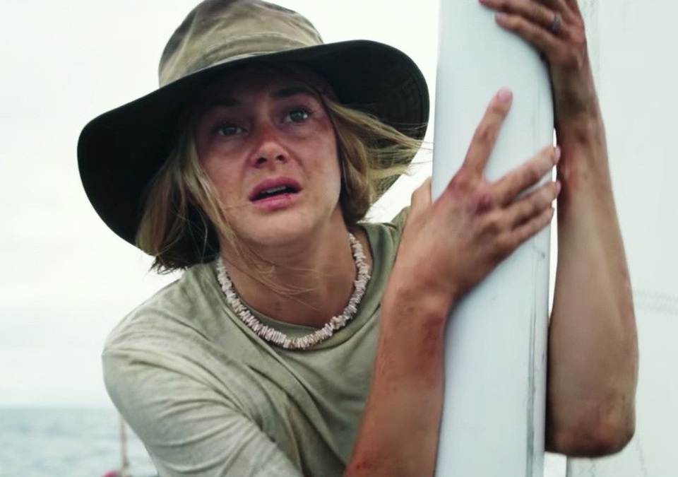 Chuyện tình có thật về cặp đôi bên nhau ngay cả khi cái chết đã chia lìa - 3 Cảnh trong phim “Adrift” (Trôi giạt)