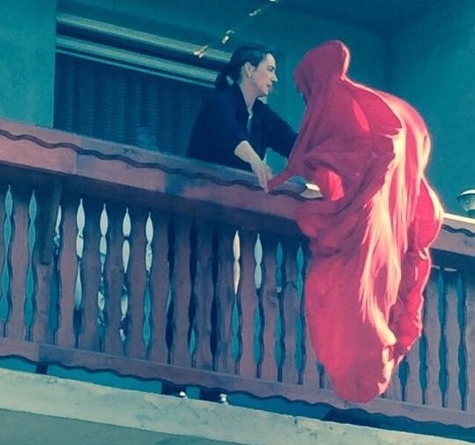 Chùm ảnh trùng hợp hài hước “đánh lừa" thị giác người nhìn - 12 Khoảnh khắc đối mặt với thần chết, hay chỉ đơn giản là sự “trêu đùa” của cơn gió?