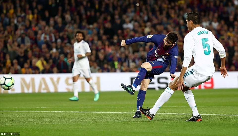 Những khoảnh khắc Barcelona bất phân thắng bại với Real Madrid tại Nou Camp - 19
Messi đã có trận đấu xuất sắc và đầy năng nổ