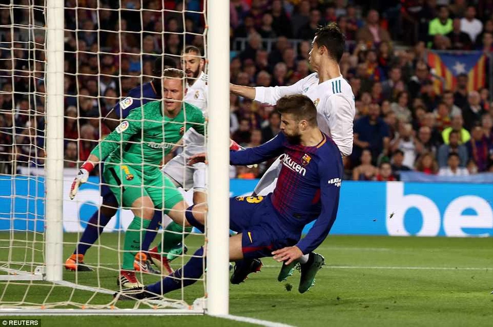 Những khoảnh khắc Barcelona bất phân thắng bại với Real Madrid tại Nou Camp - 13
Tình huống C.Ronaldo gỡ hòa 1-1 cho Real Madrid ở phút 15